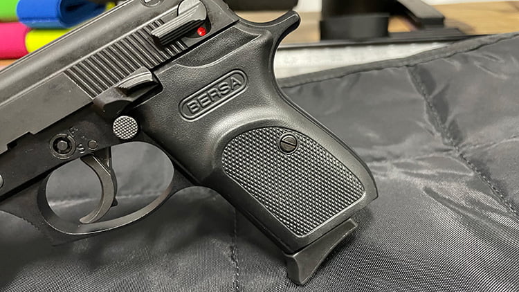 Grip of the Bersa Thunder 380