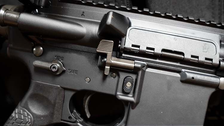 daniel defense bolt rel hold open